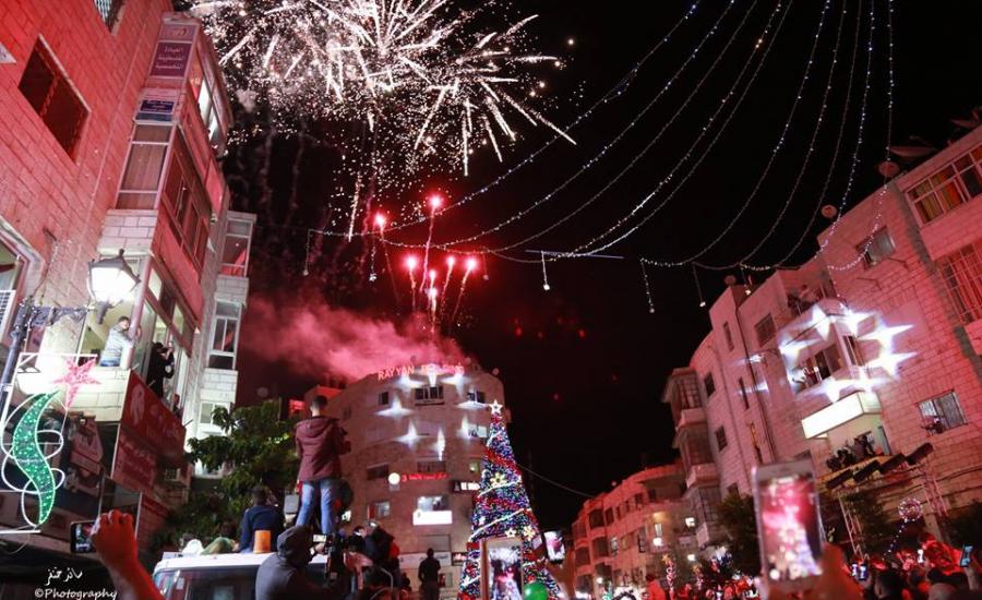 إضاءة شجرة عيد الميلاد بميدان الشهيد ياسر عرفات برام الله