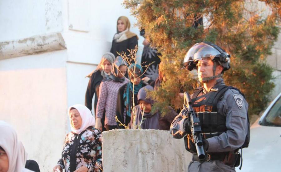 شرطة الاحتلال تعتقل والد أحد الشهداء الثلاثة وتفكك خيمة العزاء