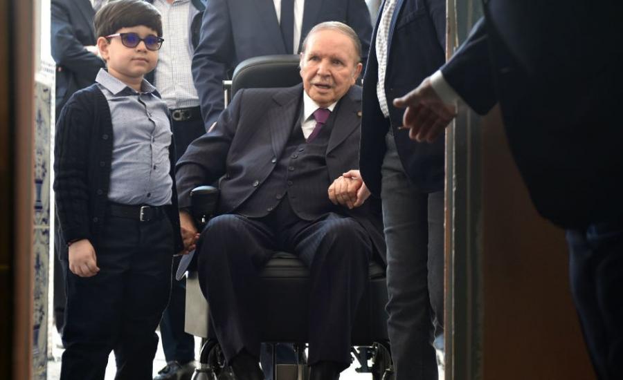 استقالة الرئيس الجزائري 