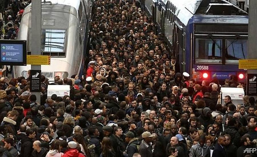 اضراب عمال النقل في فرنسا 