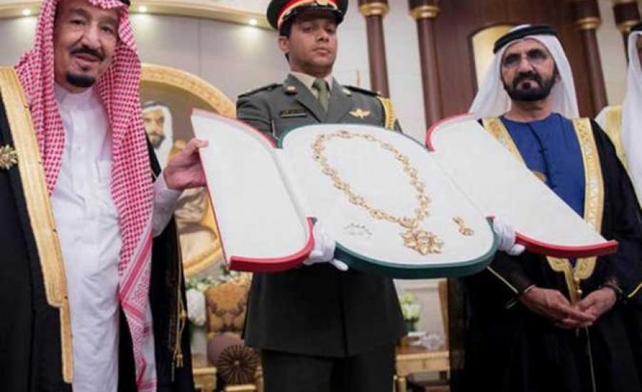 حاكم دبي يقلد الملك سلمان أعلى وسام في دولة الامارات 