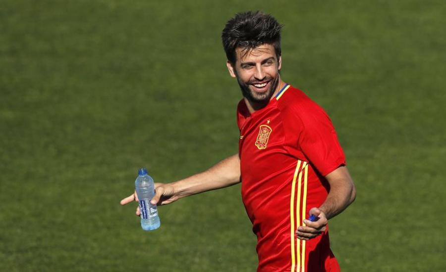 بيكيه يعتزل لعب كرة القدم مع اسبانيا 