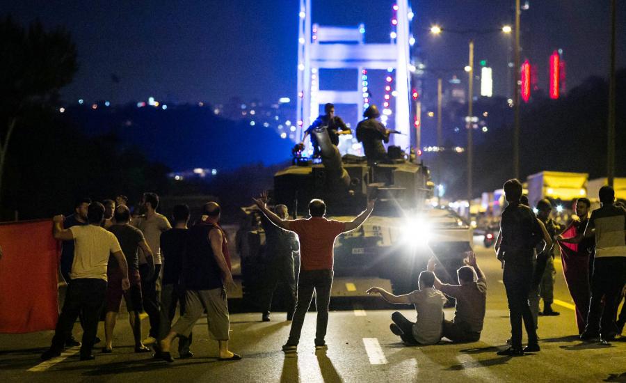 إقالة مئات الموظفين في تركيا بموجب مرسومين جديدين