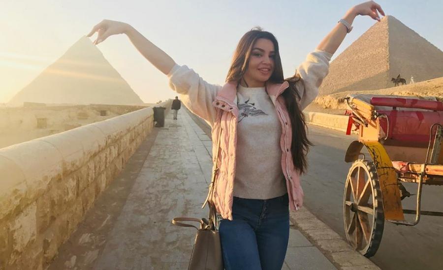 السلطات المصرية تطرد راقصة مصرية