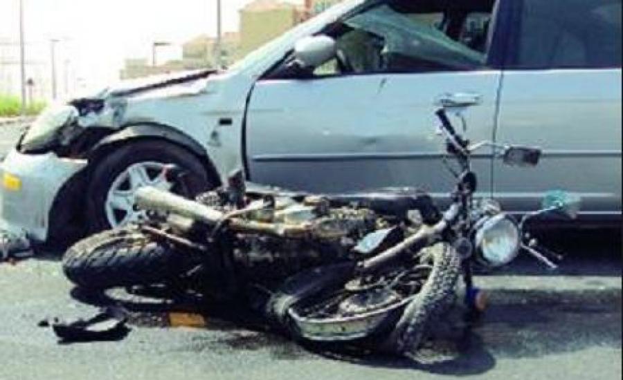 جروح خطيرة لشابين كانا يركبان دراجة نارية اصطدمت بمركبة