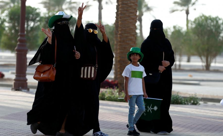 منع فتيات سعوديات من حمل علم بلادهن في حفل افتتاح كأس العالم