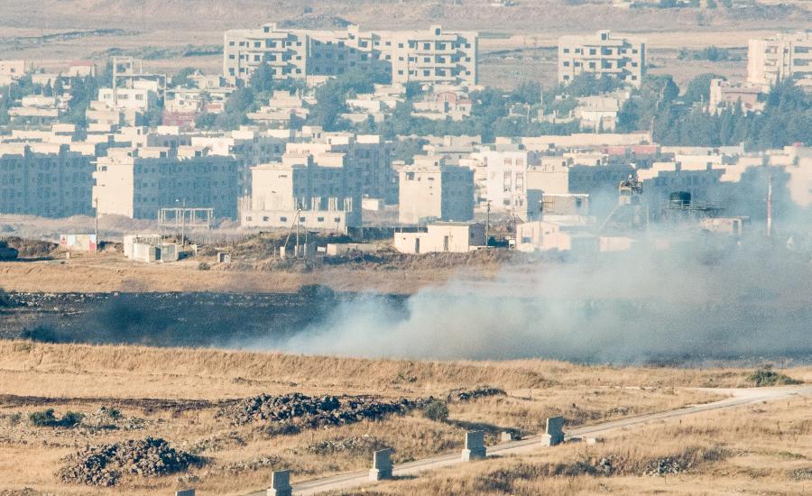 سقوط قذيفة صاروخية بالجولان وإسرائيل ترد بالقصف