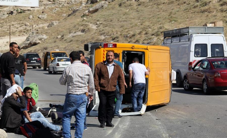 إصابة 19 مواطناً بحادث سير مروع وقع فجر اليوم شمال الخليل