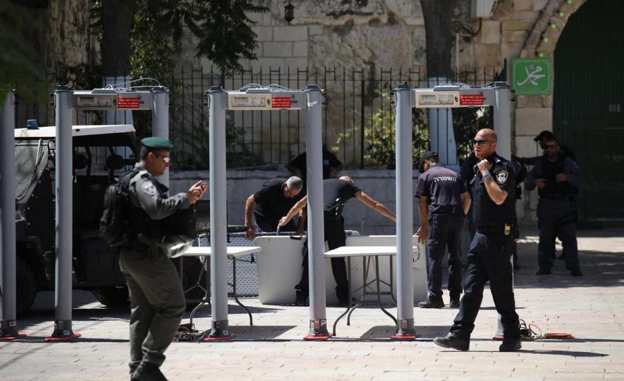 شرطة الاحتلال: الحكومة هي من قررت وضع البوابات الالكترونية ونحن تحفظنا