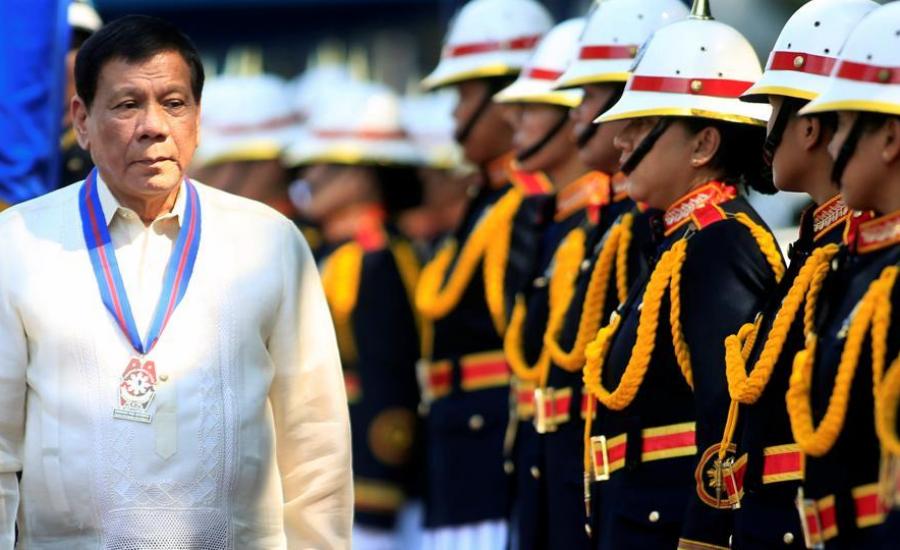 الرئيس الفلبيني والشرطة 