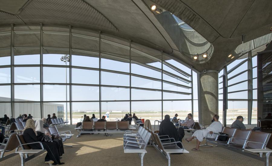 وزير النقل يصارح الأردنيين بمطار الملكة علياء: مستوى نظافة متدني