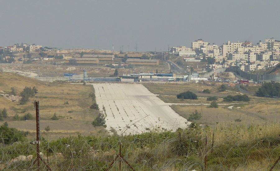 الاحتلال تخطط لبناء آلاف الوحدات الاستيطانية على أرض مطار قلنديا