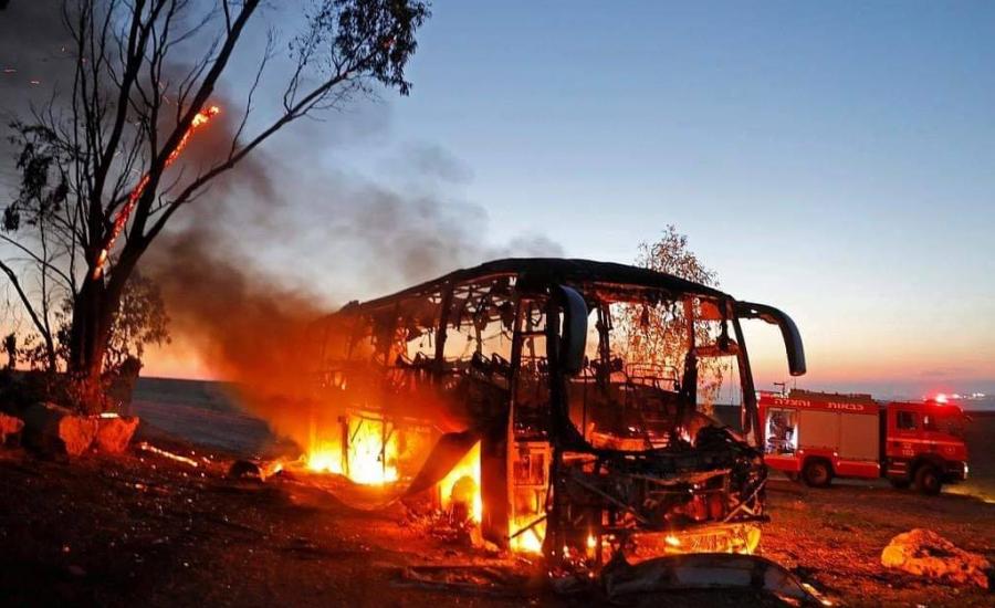 احتراق حافلة للجنود الاسرائيليين في غزة 