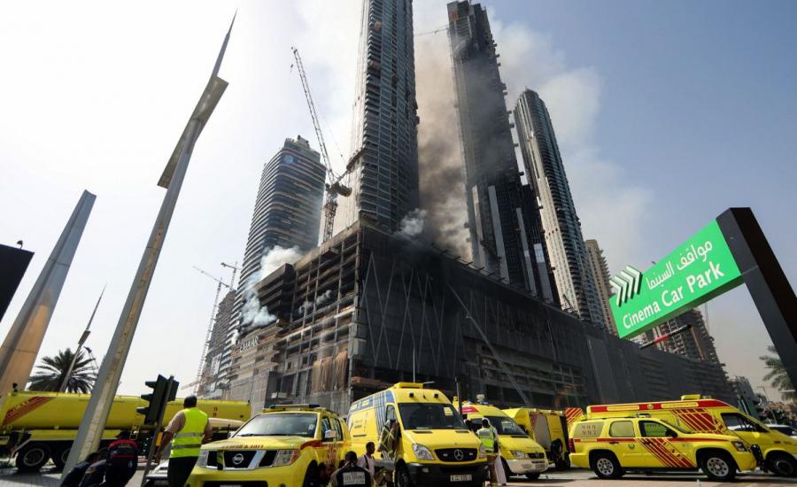 ناطحة سحاب تحترق في دبي 
