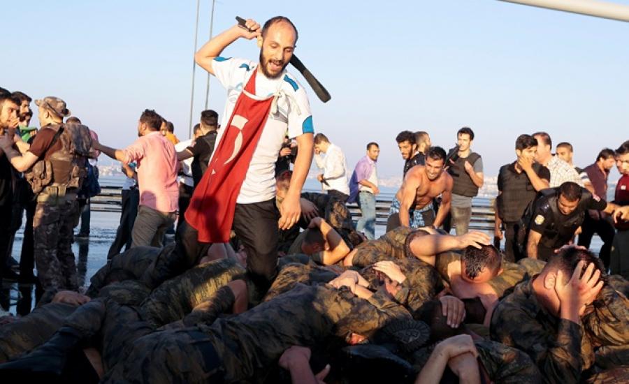 الحكم على جنود اتراك نفذوا انقلابا فاشلا في تركيا 