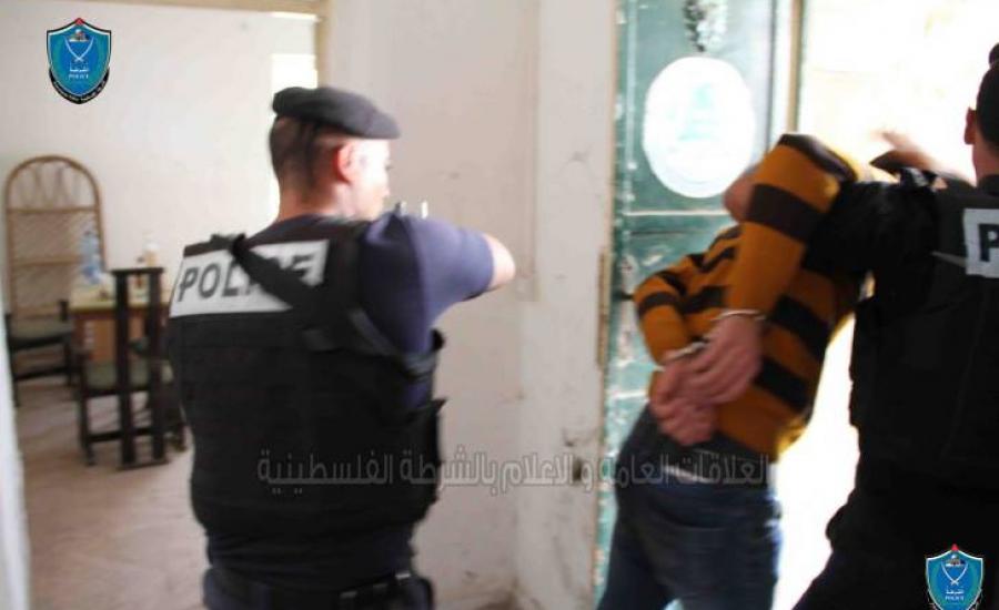 الشرطة تعتقل مفطرين في رام الله 