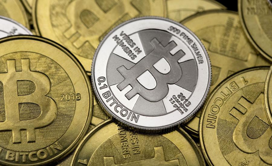 عملة "بتكوين" الرقمية تنخفض لأدنى مستوياتها