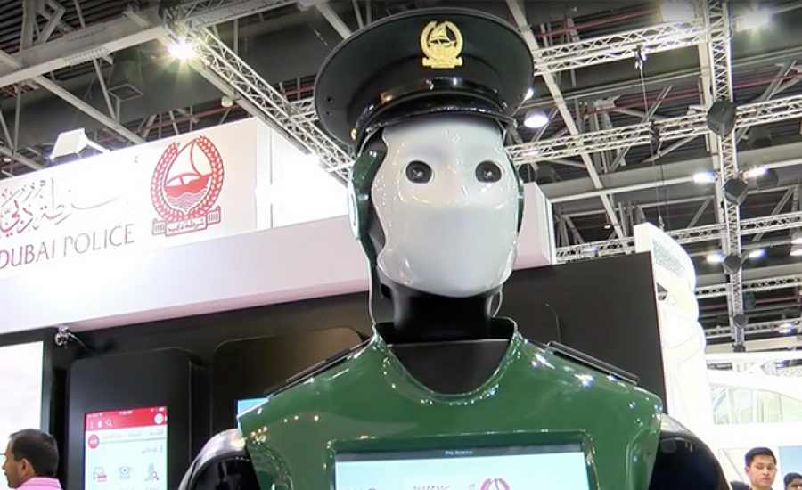 الروبوتات بدلا من رجال الشرطة في دبي