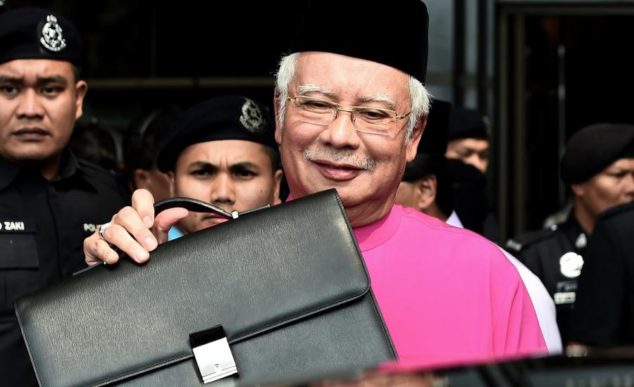 العثور على 72 حقيبة محشوة بالأموال والمجوهرات في منزل رئيس وزراء ماليزيا
