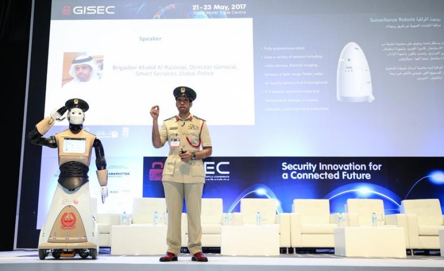 دبي تعلن رسمياً عن انضمام أول شرطي "آلي" لكوادرها