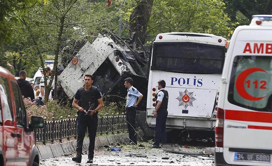 انفجار بستهدف حافلة  للشرطة التركية 