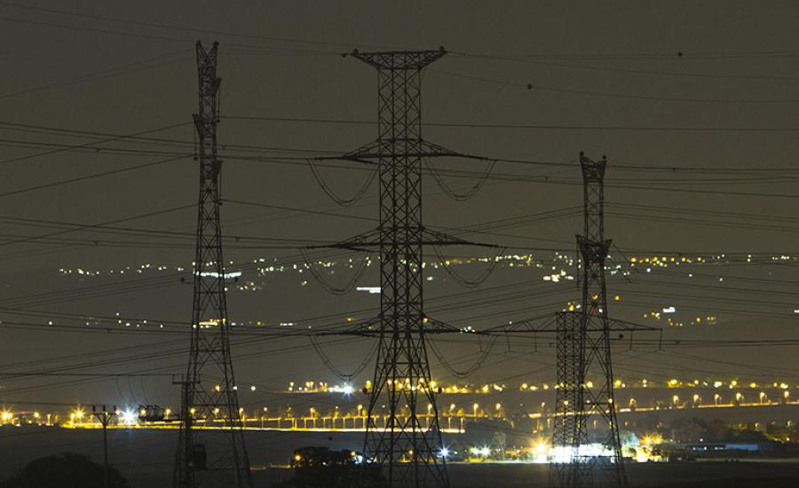 تهديدات اسرائيلية بقطع الكهرباء عن مدن الضفة الغربية 
