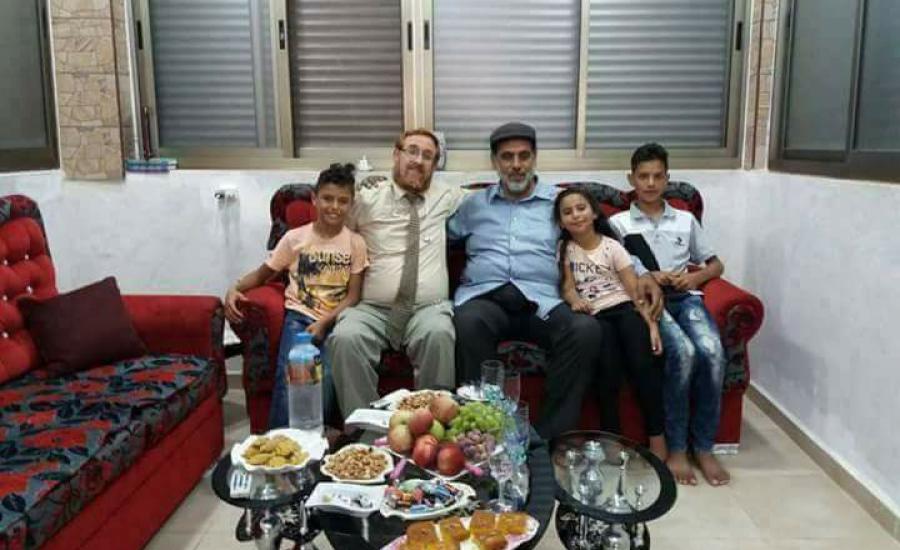 عائلة جابر في الخليل تتبرأ من ابنها محمد جابر لإستقباله المتطرف يهودا غليك