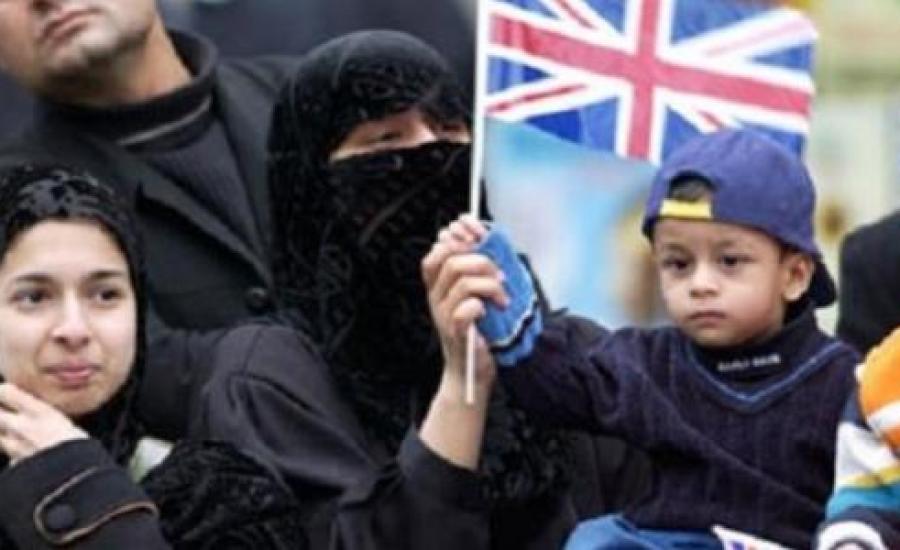 السجن 6 شهور لبريطاني اعتدى لفظيا على امرأة مسلمة وطفلتها ورماهما بشريحة لحم خنزير