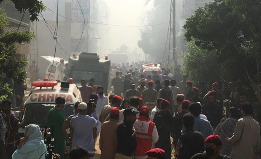 وفاة 100 شخص بتحطم طائرة ركاب باكستانية 