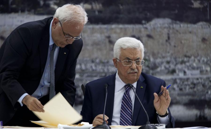 الرئيس الفلسطيني محمود عباس وصائب عريقات