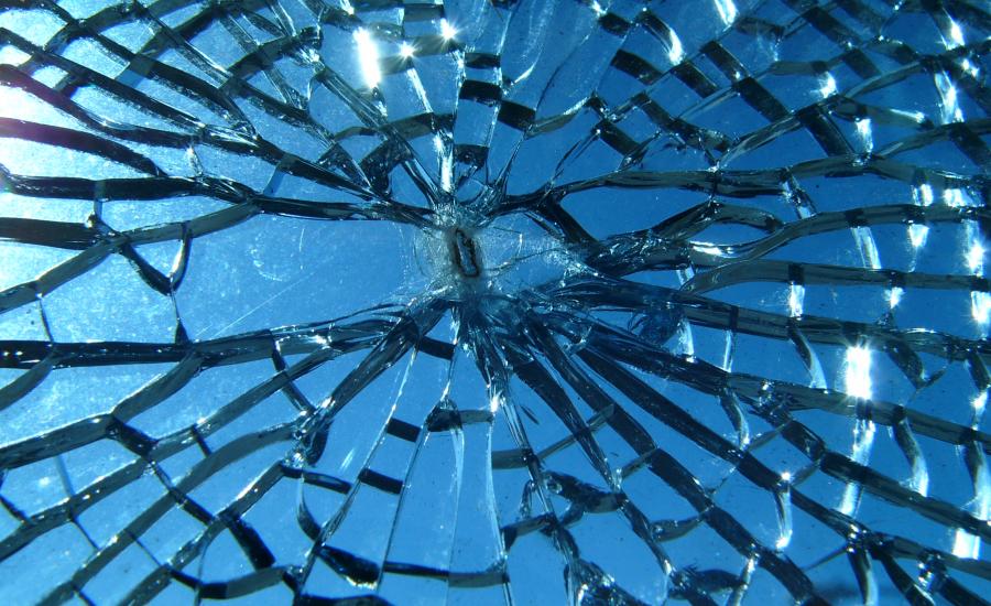 اكتشاف مادة يمكنها إصلاح الزجاج المكسور بكل سهولة