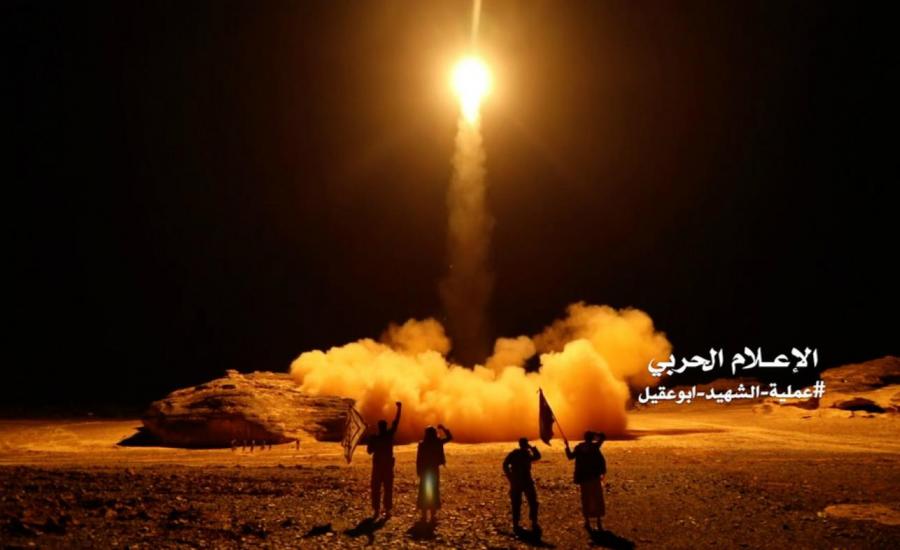 الحوثيون يقصفون مطارا في السعودية 