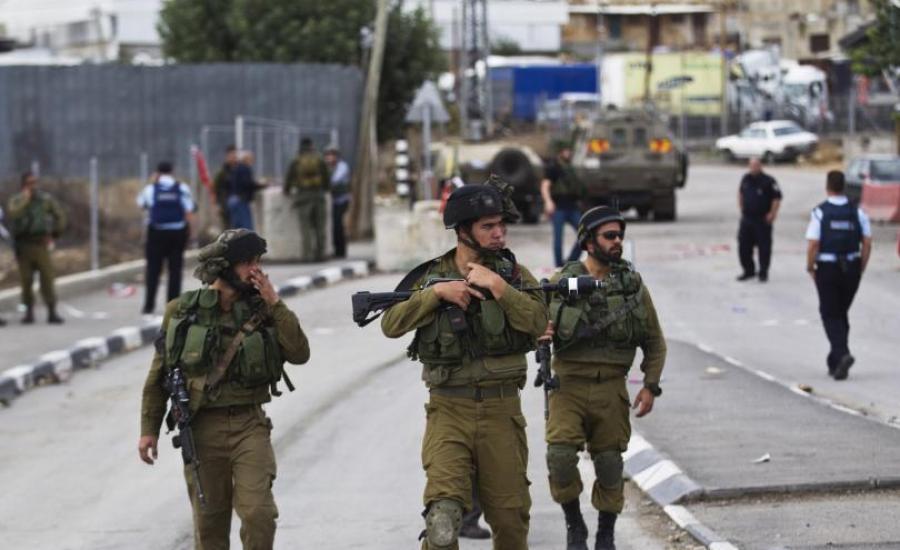 israeli-soldiers-walk-formation-while-patrol