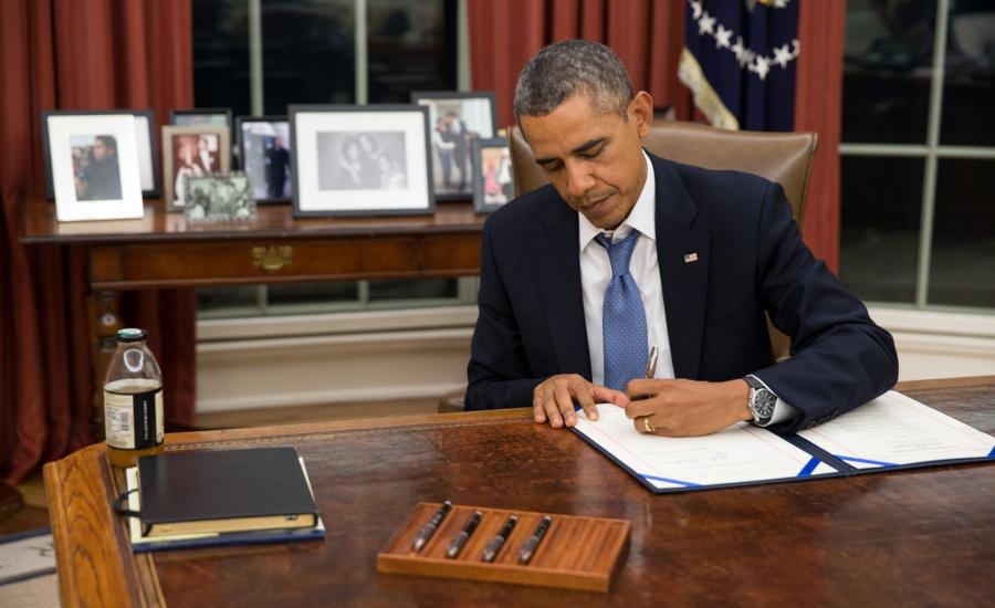 President-Obama-Signing