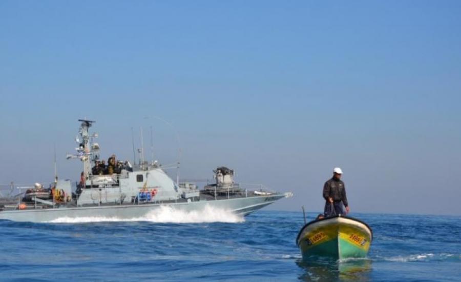 زوارق الاحتلال تستهدف قوارب الصيادين في بحر شمال قطاع غزة