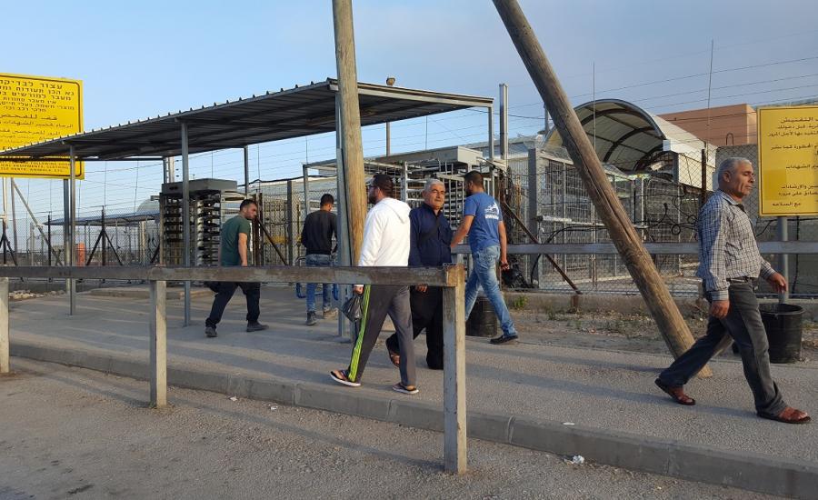 جنود الاحتلال يعتدون بالضرب على عاملين في شركة حراسة جنوب جنين