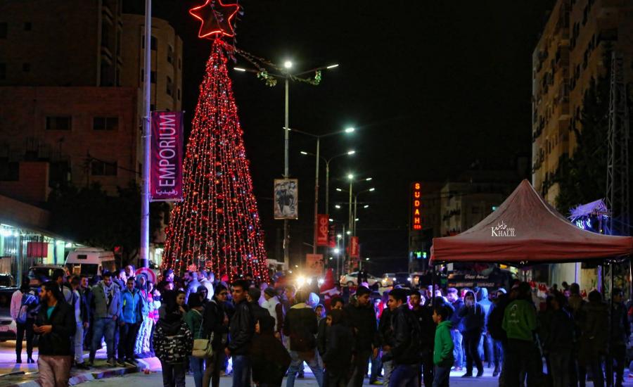اضاءة شجرة الميلاد في نابلس 