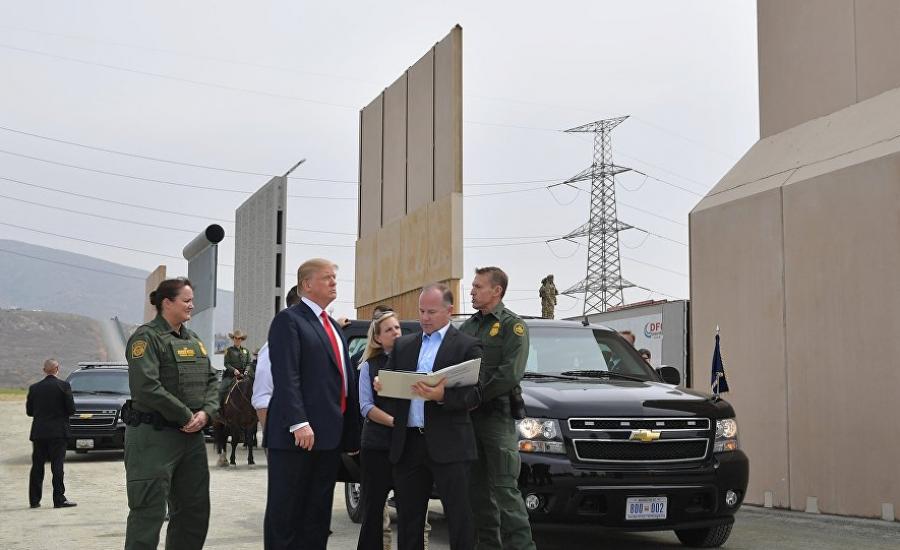 الجدار الحدودي بين اميركا والمكسيك  
