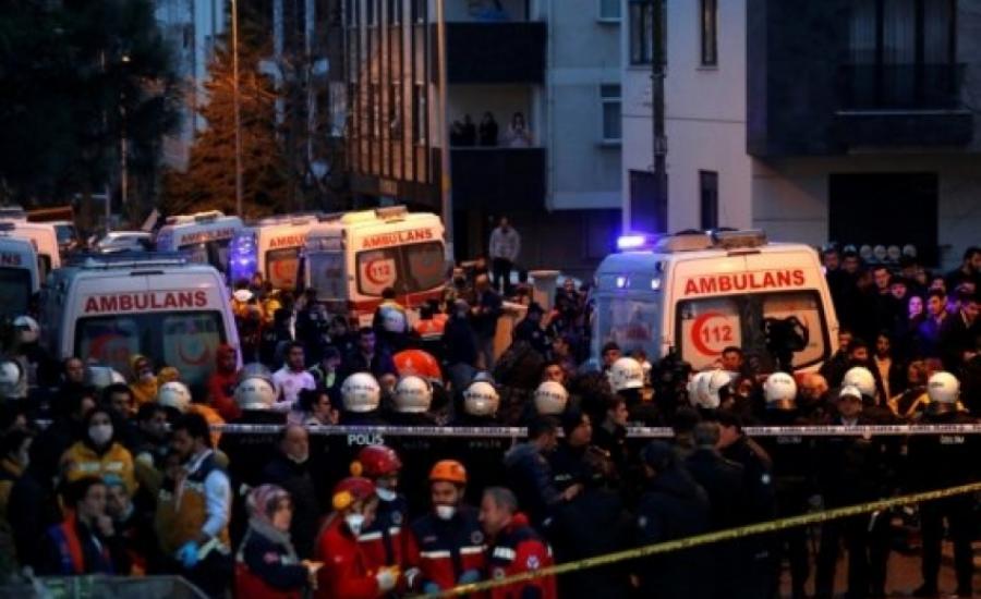 انهيار بناية في اسطنبول 