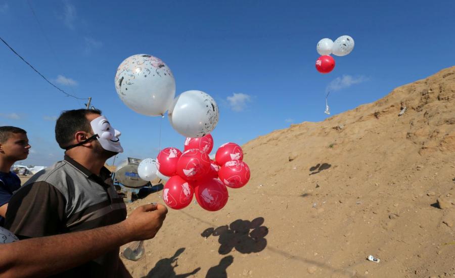 وحدة البالونات الحارقة في غزة 