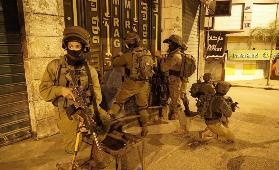 اعتقال 11 مواطنا من الضفة الغربية 