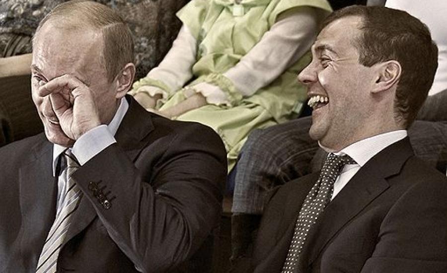 بوتن ينفجر ضحكا بسبب معلومة خاطئة لأحد وزرائه