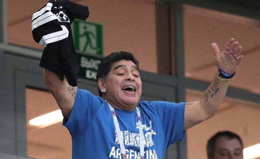 مارادونا يجهش بالبكاء عقب هزيمة الأرجنتين القاسية أمام كرواتيا