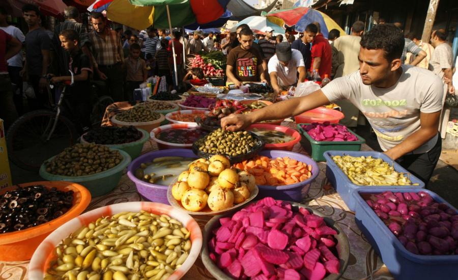 A-Palestinian-vendor-sells-pickles-on-the-third-day-of-the-Muslim-fasting-month-of-Ramadan