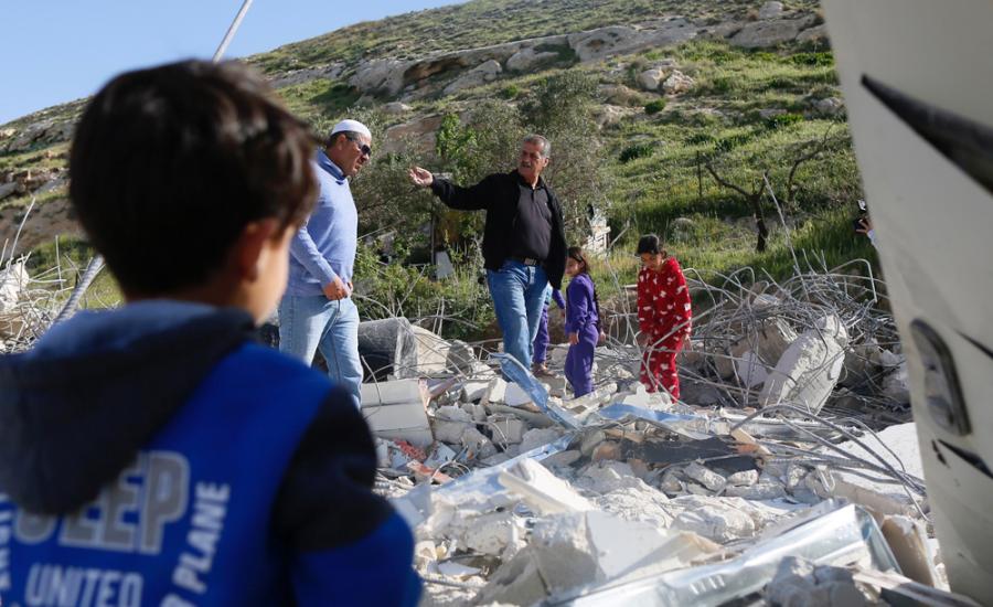 جرافات الاحتلال تهدم منزلين في القدس