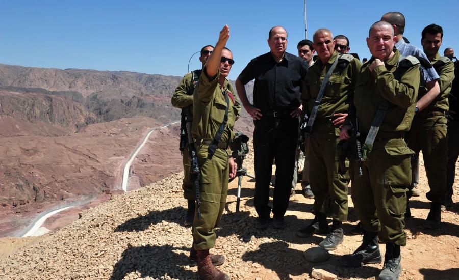 Defense-Minister-Yaalon-visit-the-Sinai-border