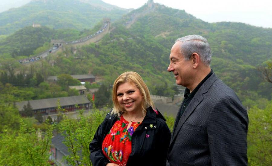 Prime-Minister-Netanyahu-and-his-wife-Sarah-visit-the-Great-Wall-in-China-second