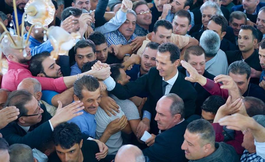 بشار الاسد يؤدي صلاة عيد الأضحى 