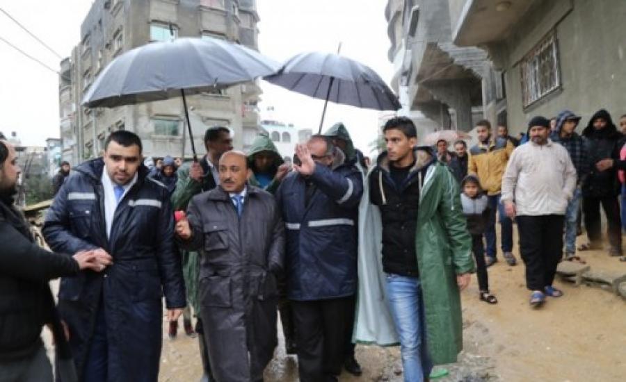 وزير الاشغال  يعلن حل أزمة أهالي جورة الصفطاوي بغزة