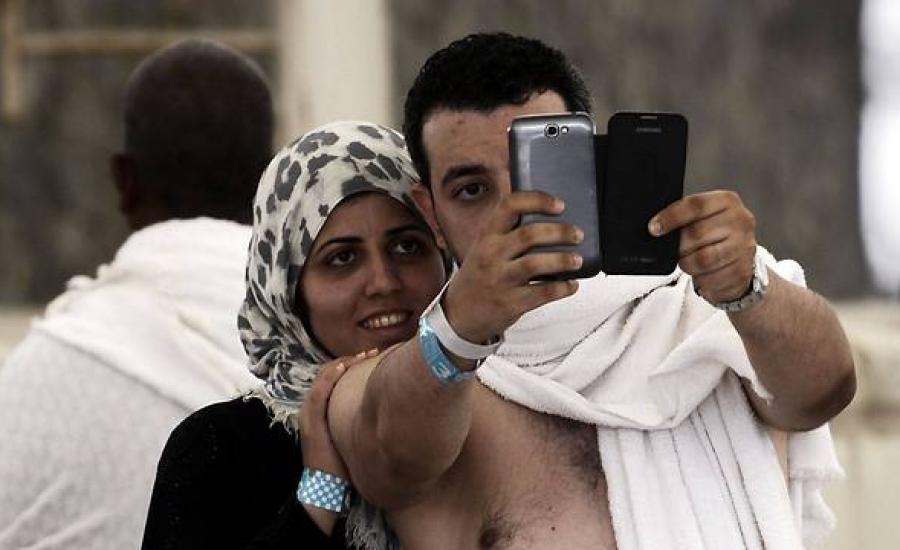 السعودية تحظر التقاط الصور في الحرمين المكي والمدني 